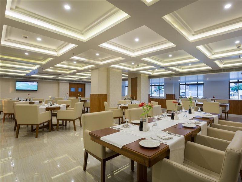 Classic Grande,A Member Of Radisson Imphal Luaran gambar
