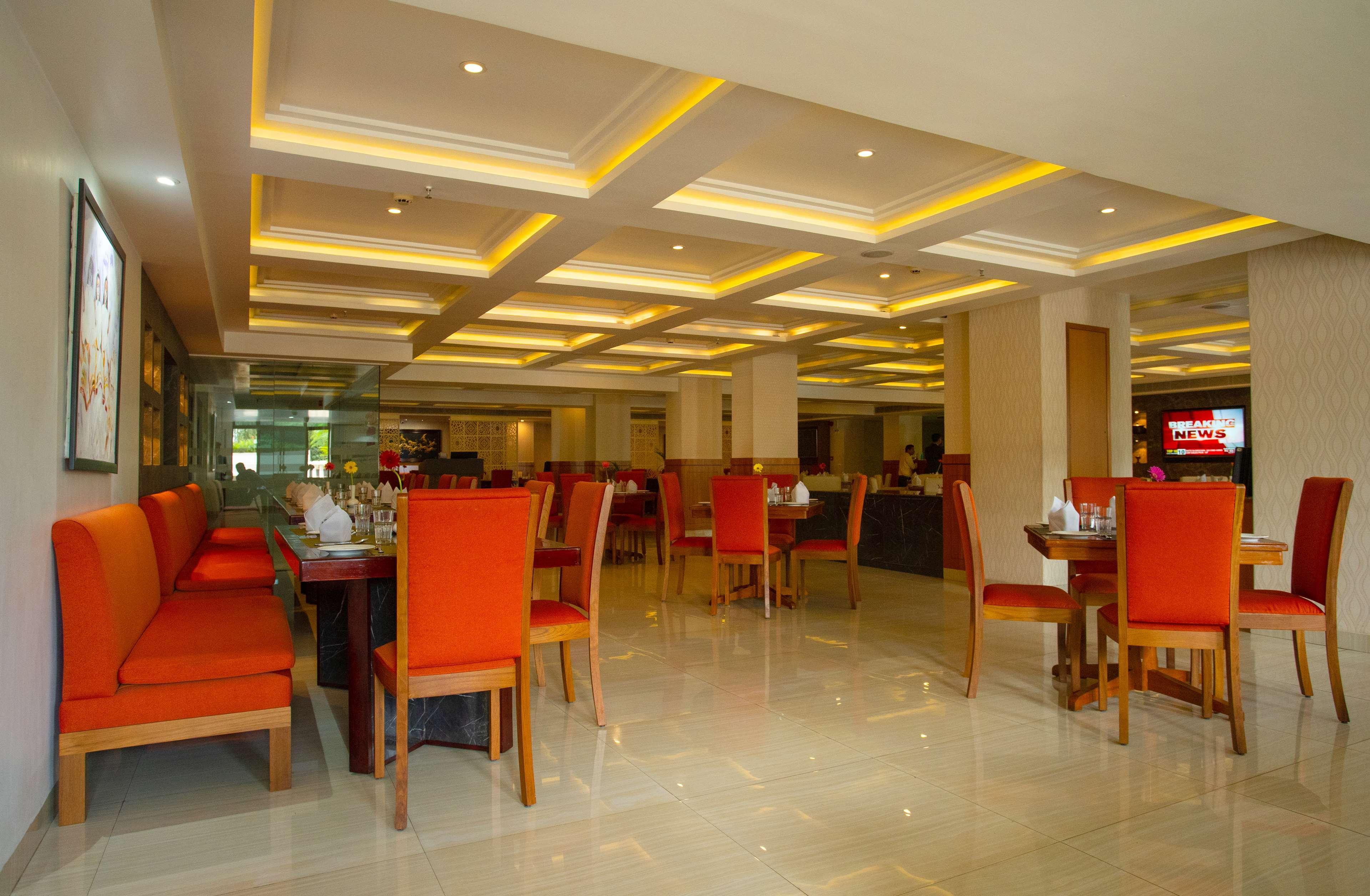 Classic Grande,A Member Of Radisson Imphal Luaran gambar